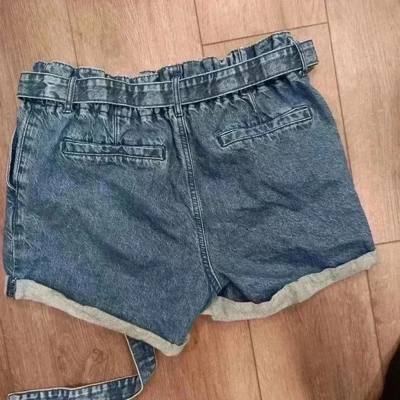 Garage  shorts - Picture 2 of 4